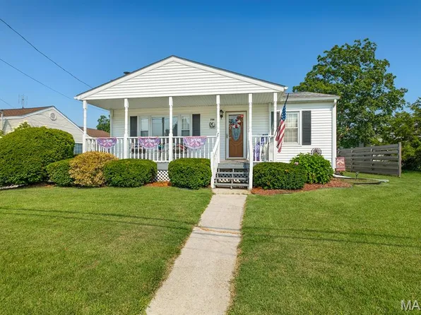 706 S Maple St, Brighton, IL 62012