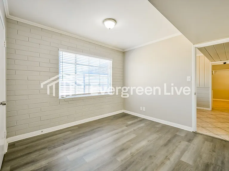 442 W Detroit St — Photo 12