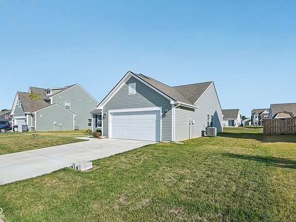 3rd image of 832 Lando Creek Dr