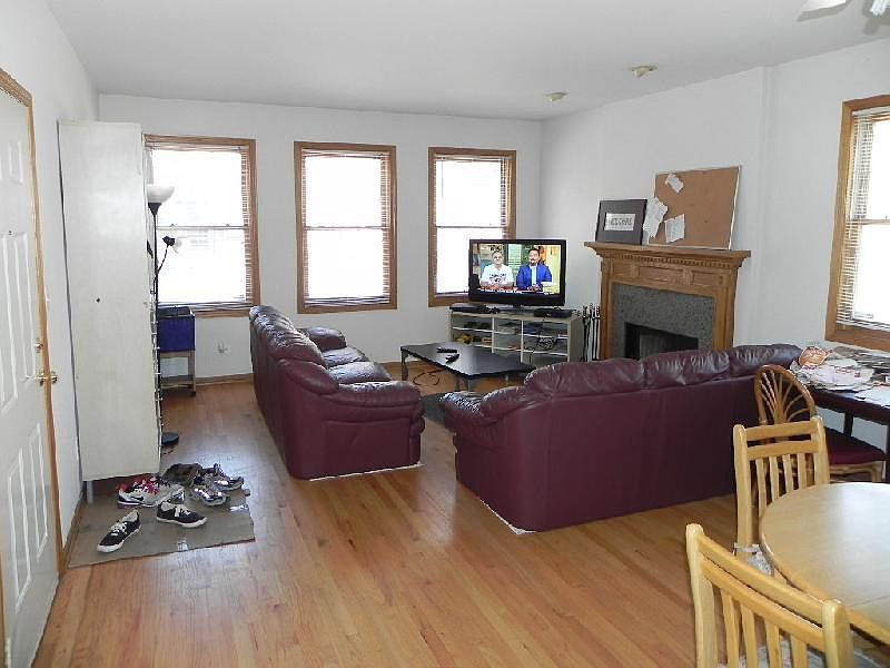 1st image of 1545 W Pearson St APT 1E