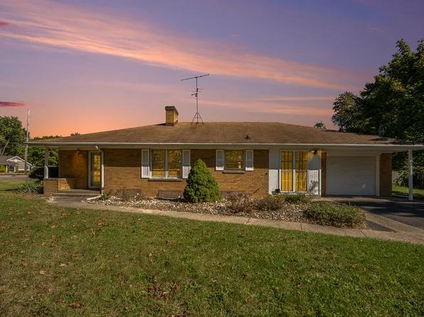 8005 Kingston Dr, Portage, MI 49002