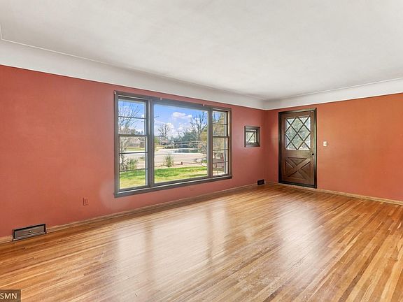 3rd image of 6813 Hickory St NE