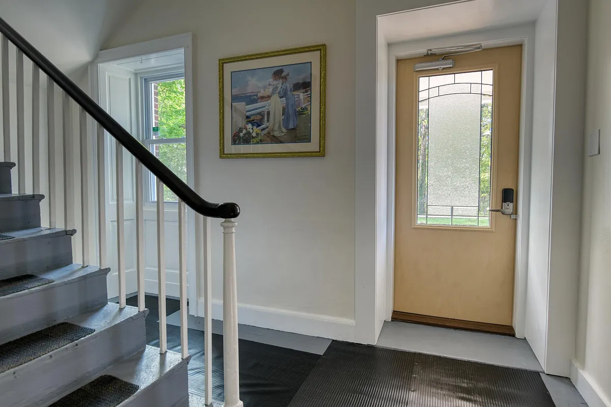 Building Photo - 201 Mansion Dr #3