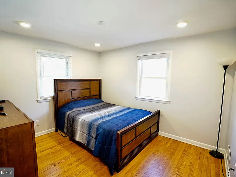 4218 University Dr — Photo 14