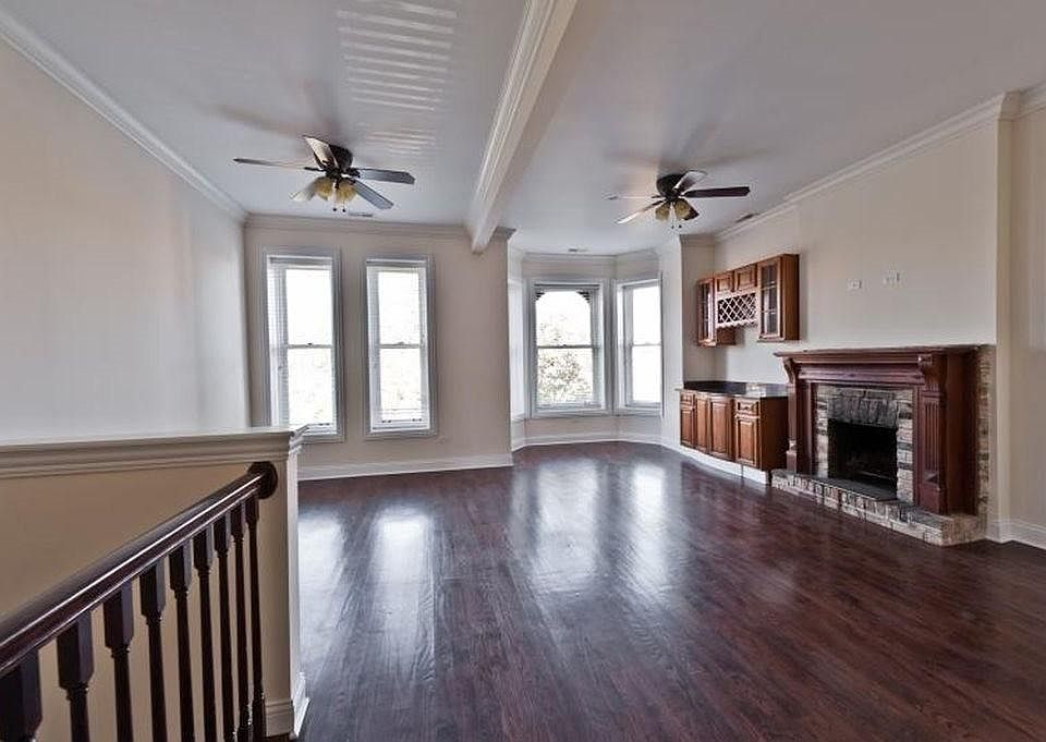 1st image of 933 W Newport Ave APT 2L