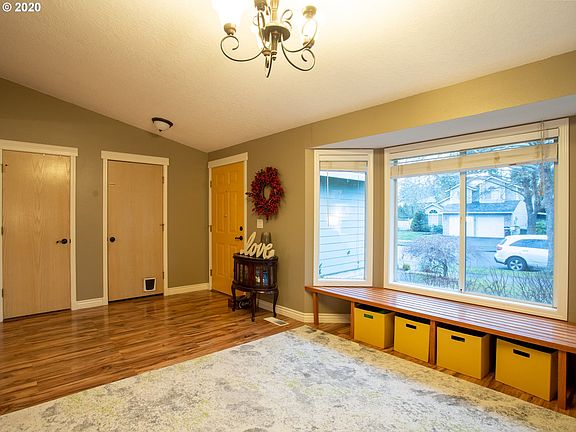 4th image of 1140 SE 58th Ave