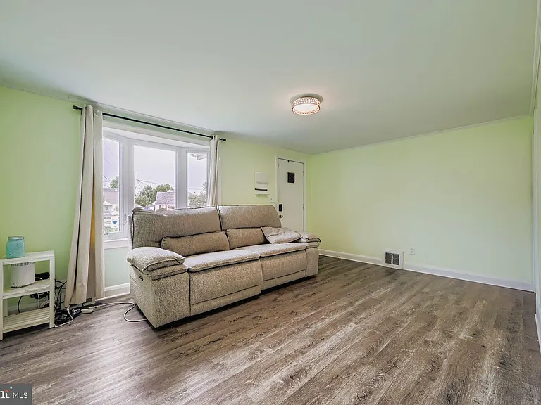 515 Taney Ave — Photo 5