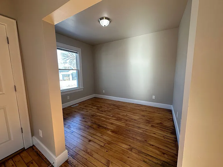 3860 N 19th Pl — Photo 5