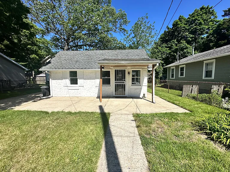 115 Elderberry Ave — Photo 1