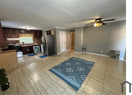 2 bed, 615 sqft, $950 — Photo 2