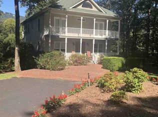 10 Weathered Rock Dr, Landrum, SC 29356