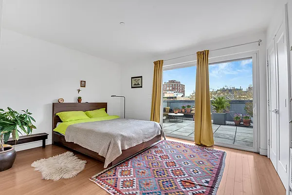 Sold by Compass | media 10