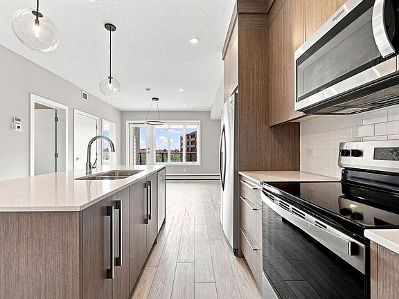 3rd image of 60 Skyview Ranch Rd NE #2416