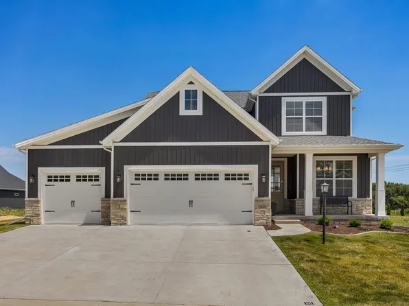 1202 Briarwood Ln, Mahomet, IL 61853