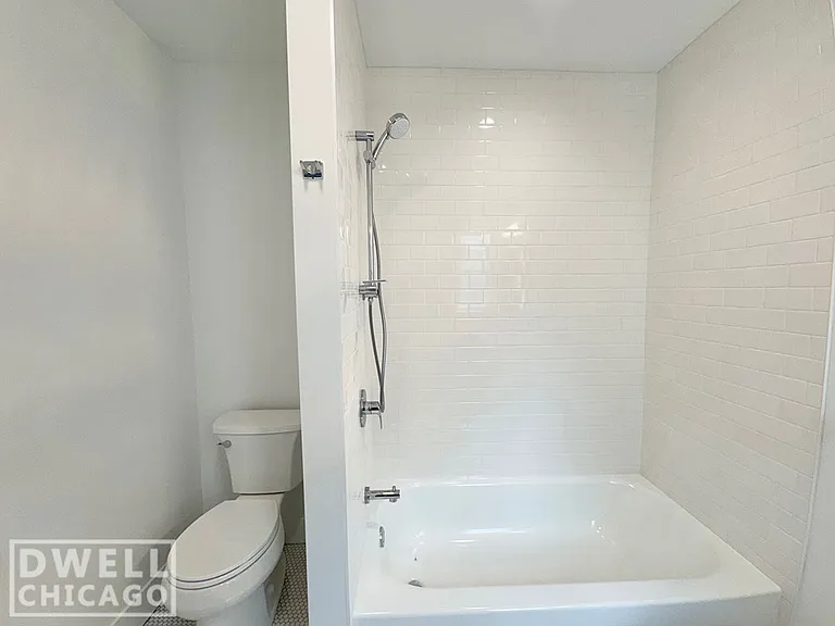 1538 W Walton St #1R — Photo 3