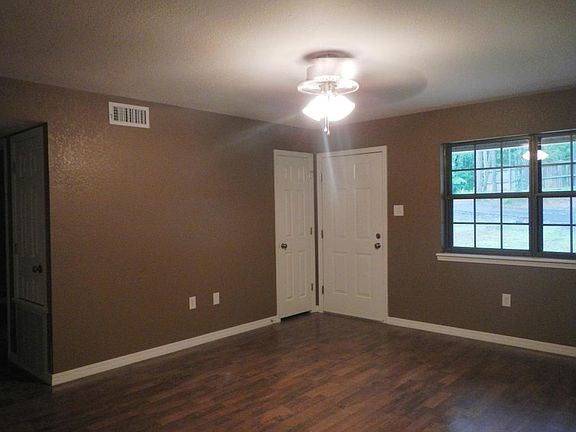 2nd image of 867 Mill Creek Dr