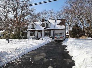517 Manatuck Blvd, Brightwaters, NY 11718