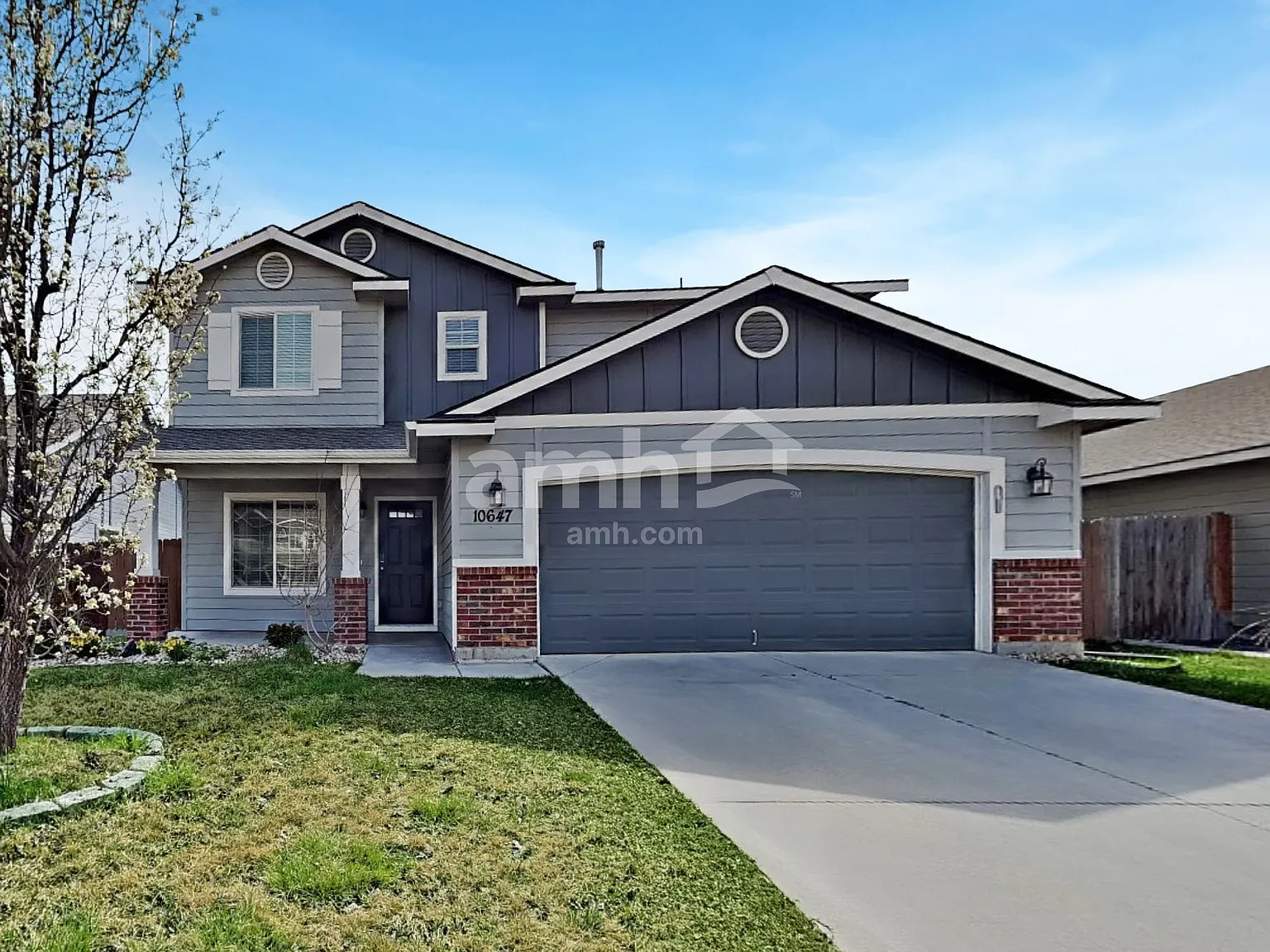 4 bed, 2.5 bath, 1955 sqft, $2,670 — Photo 1