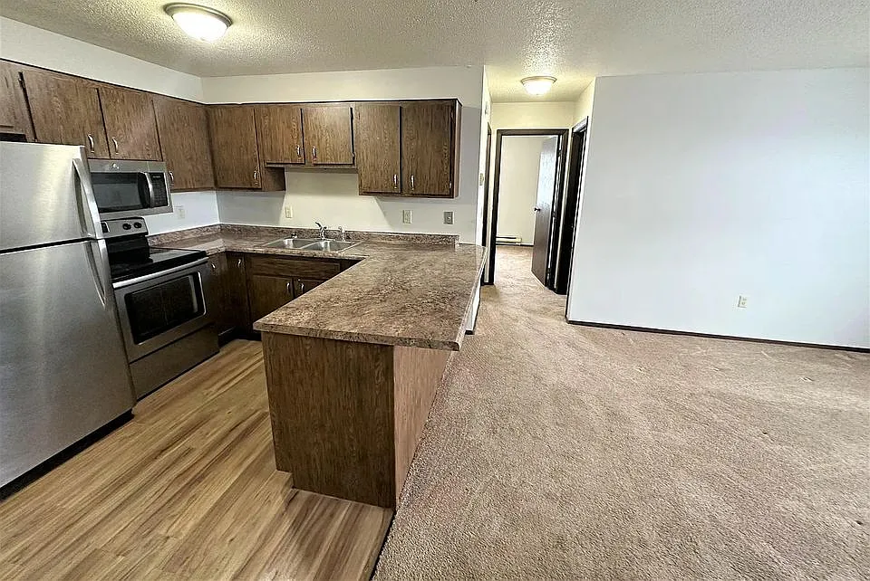 724 South Congress Street — Photo 1