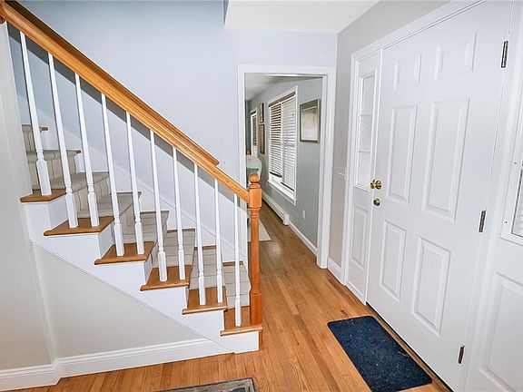 3rd image of 641 Middle Rd