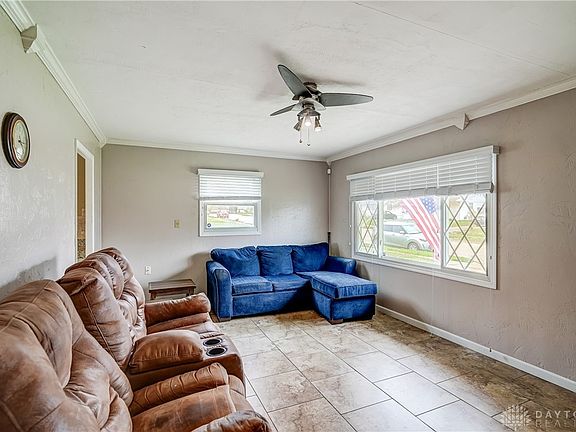 5th image of 827 N 10th St