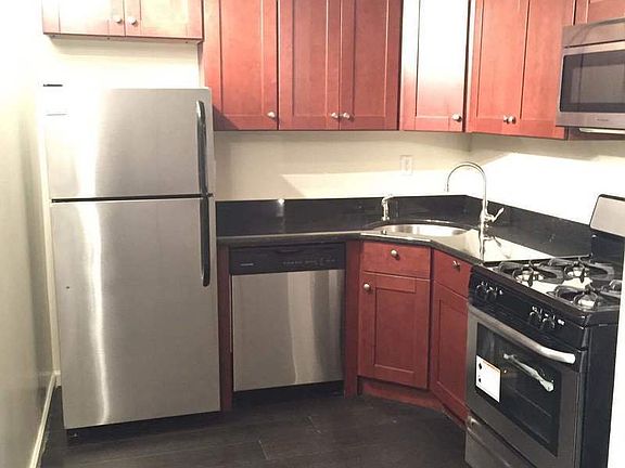 3rd image of 829 Greenwood Ave APT 3A