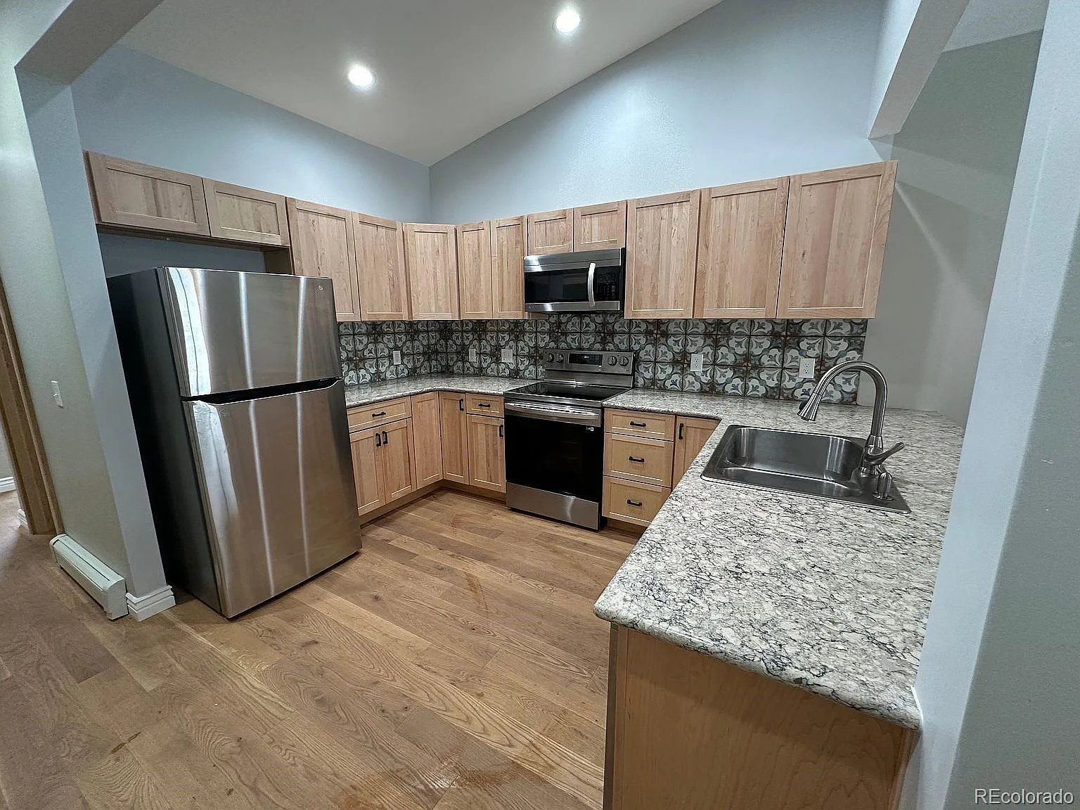 2 bed, 1.0 bath, 780 sqft, $1,800 — Photo 3