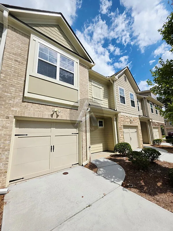 3 bed, 2.5 bath, 1432 sqft, $1,995 — Photo 2
