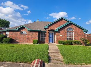 2512 Crystal Falls Dr, Mesquite, TX 75181