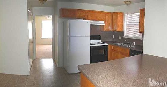 4th image of 1100 Lansberry Ct APT A