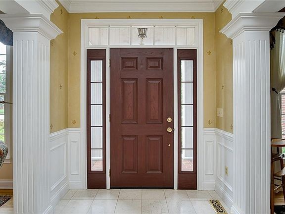 3rd image of 475 Meadowood Dr