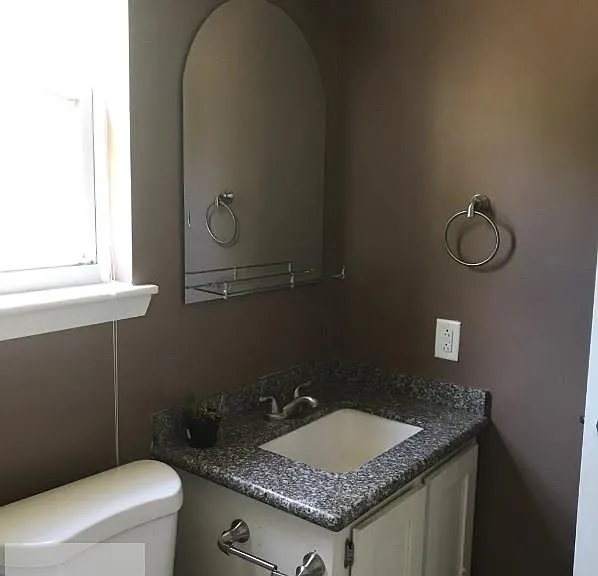 454 Elm St — Photo 10