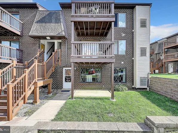 5200 Hilltop Dr #V6, Brookhaven, PA 19015