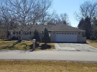 37 N Wildwood Dr, Prospect Heights, IL 60070
