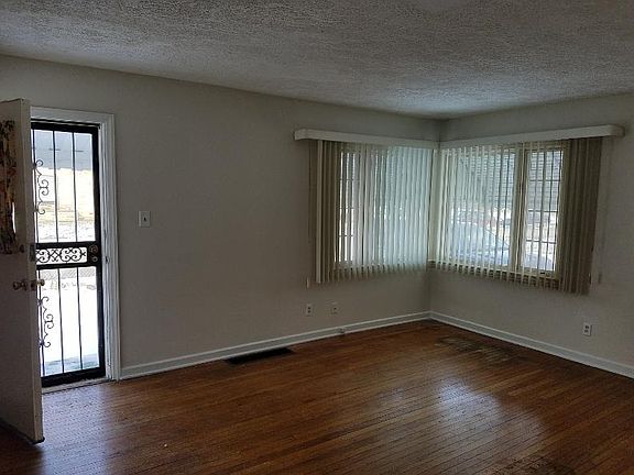 2nd image of 1446 Steiner Ave