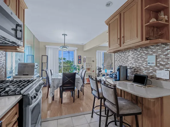 154-05 Riverside Drive image 11 of 21