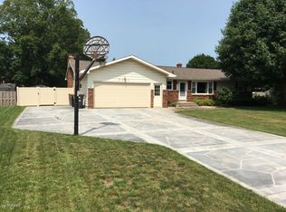 7311 Magnolia Dr, Jenison, MI 49428