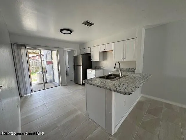647 School St — Photo 2