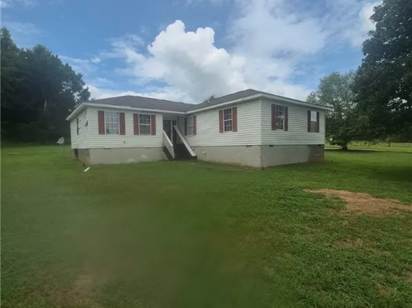 21 Cosby Ln, Farmville, VA 23901