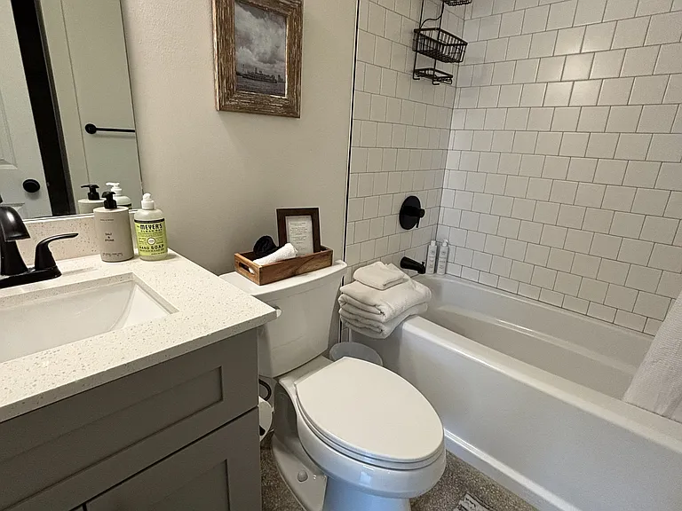 Studio Arms Apartments — Photo 24