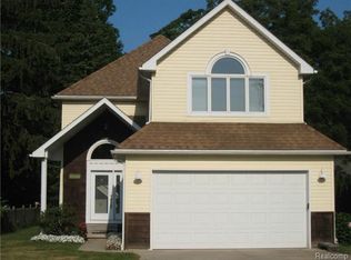 25430 5th St, Grosse Ile, MI 48138