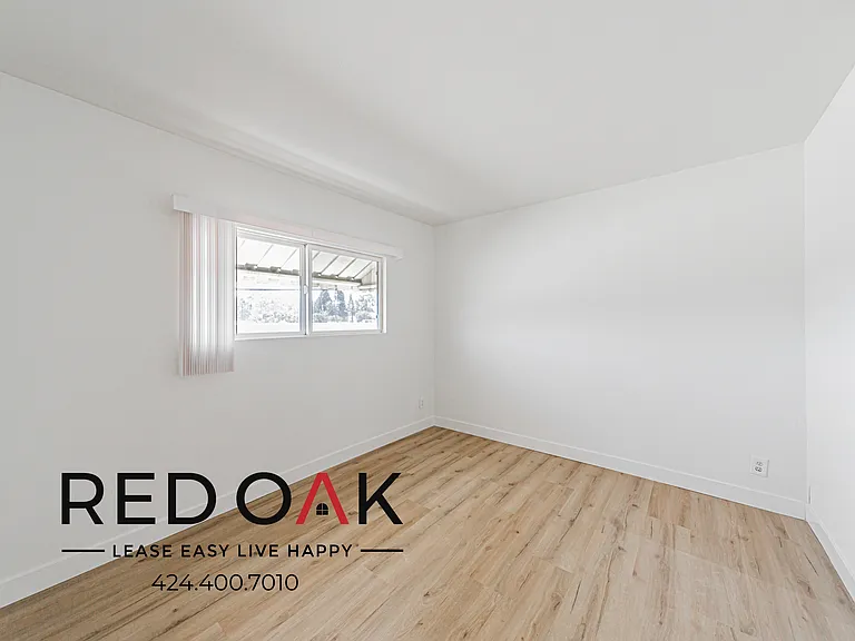 8720 Owensmouth Ave #9 — Photo 13
