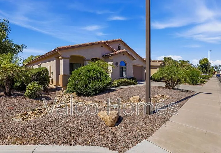 2717 E Ficus Way — Photo 3