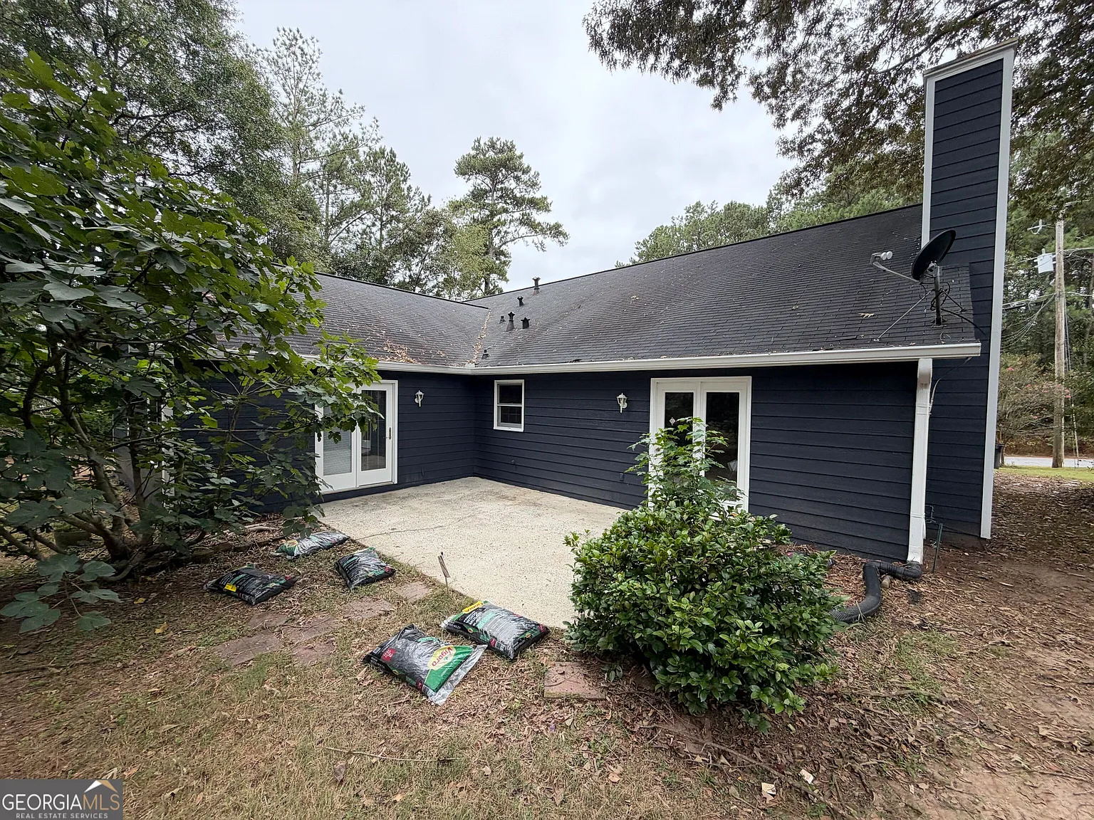 3 bed, 2.0 bath, 2012 sqft, $2,240 — Photo 3