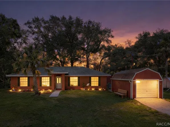 130 N Hawthorne Dr, Inglis, FL 34449