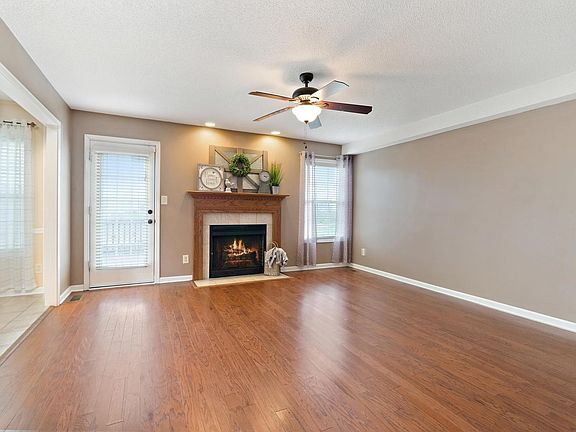 3rd image of 3389 Damion Dr