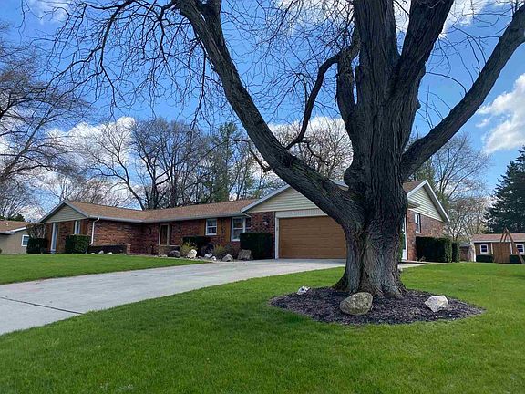 3rd image of 504 N Parkwood Dr