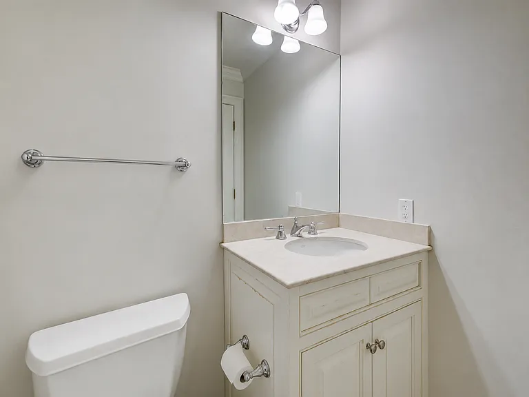 715 Leister Dr — Photo 15
