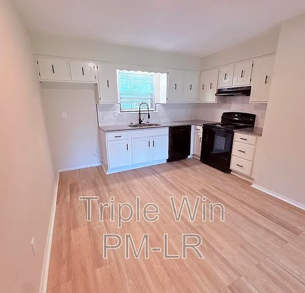 220 Randall Dr — Photo 19