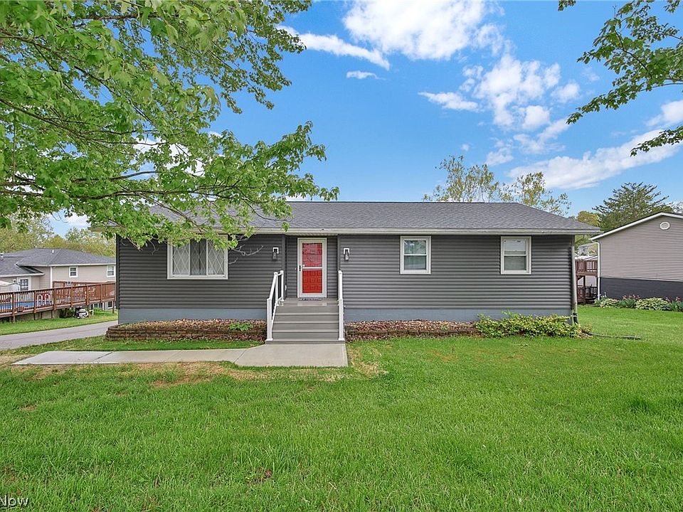 1st image of 3285 Lakewood Dr